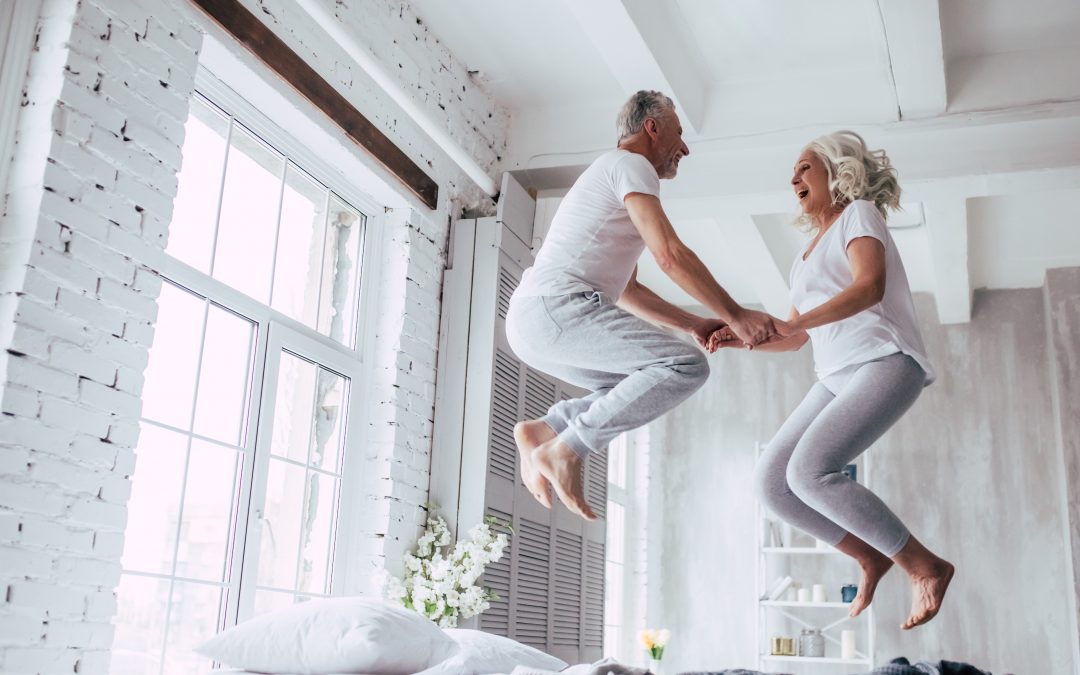 Happy-Couple-jumping-on-bed blog for the positive psychology people